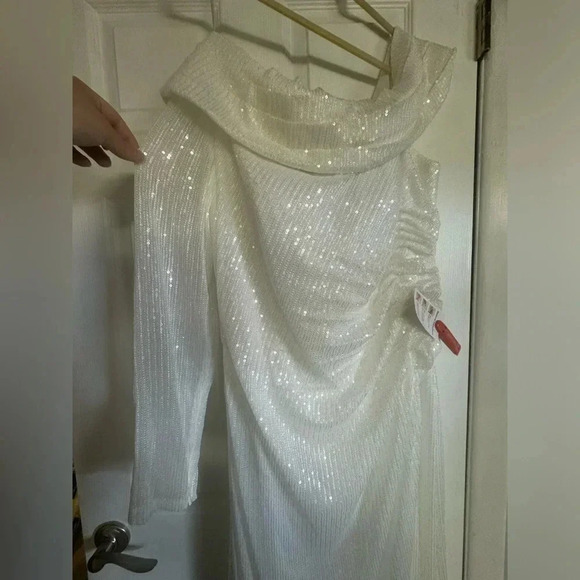 Mac Duggal Ieena White Beaded Cuff Drop Shoulder Faux Wrap Gown 2657 sz 14 NWT - Picture 3 of 11